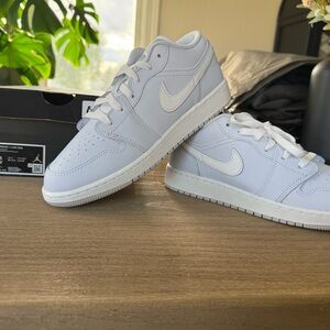 Nike Air Jordan 1 Low (GS) Cobalt Bliss/White Size 8 women’s/6.5 Youth